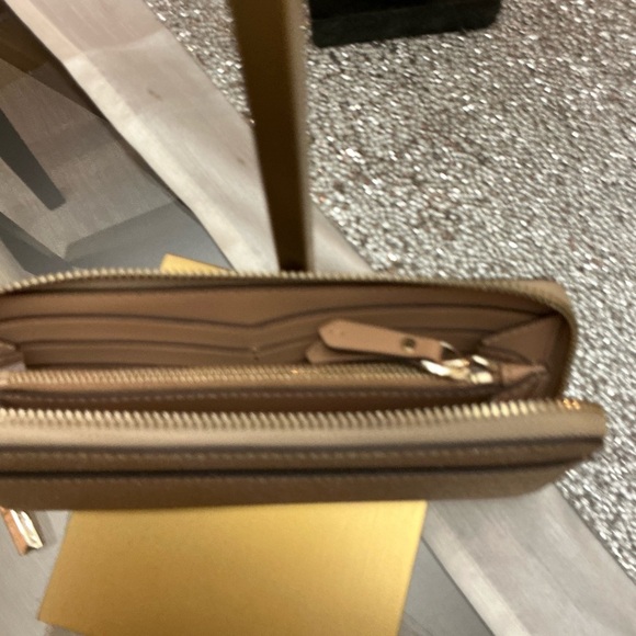 Kate Spade Burgess Ct Long Wallet Gold (glitter sparkles) - Picture 6 of 7